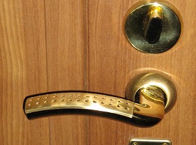 Замена дверной ручки входной двери в Щербинке